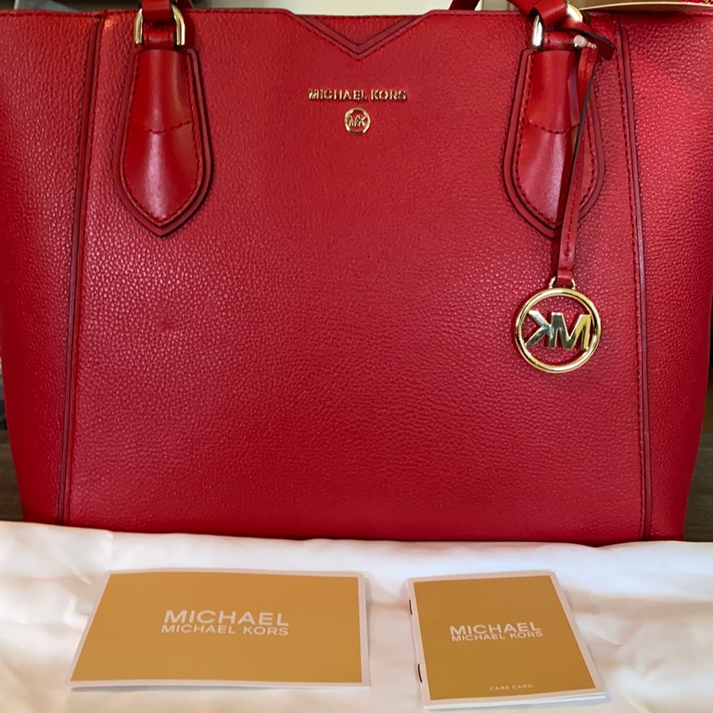 Michael Kors Mae Medium Tote